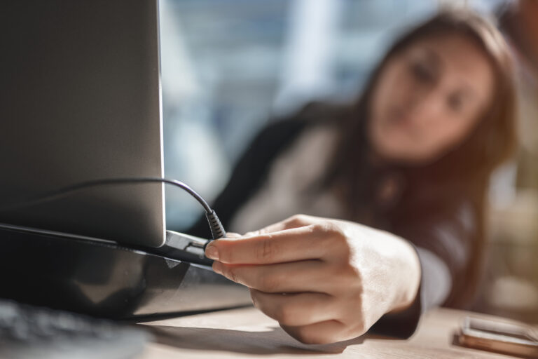 Telefoonnummer zoeken: van wie is dit GSM nummer? | Clickx