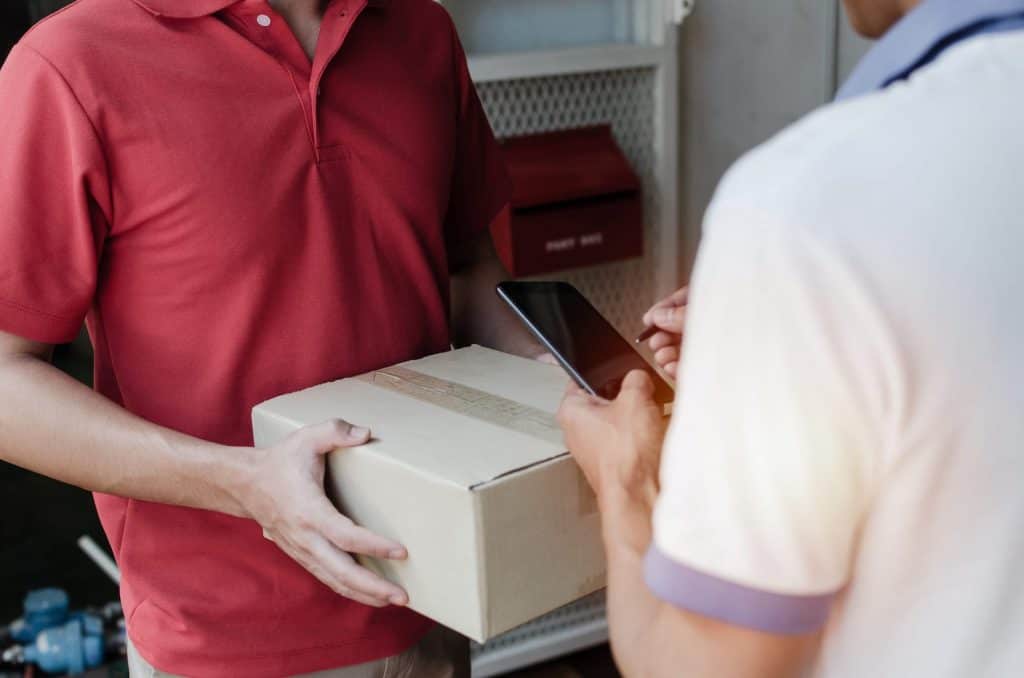postbode met pakketje