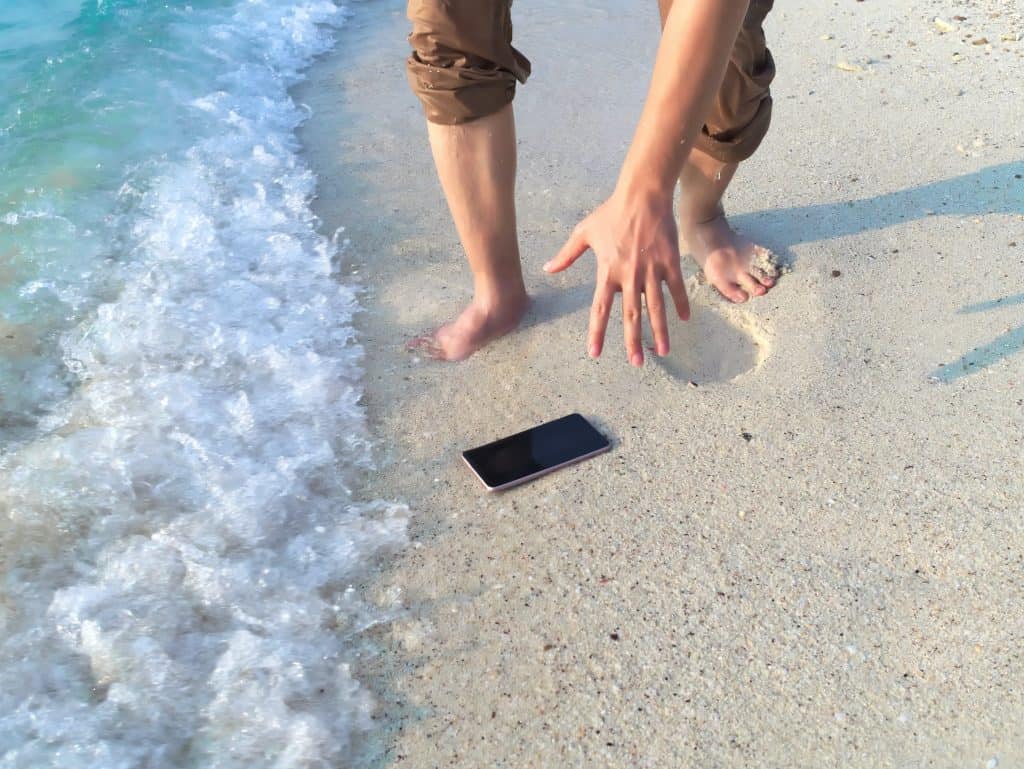 smartphone op strand