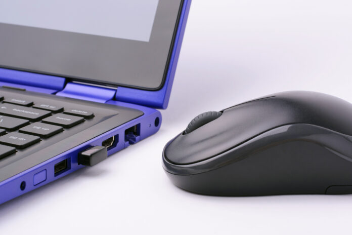 draadloze muis en laptop