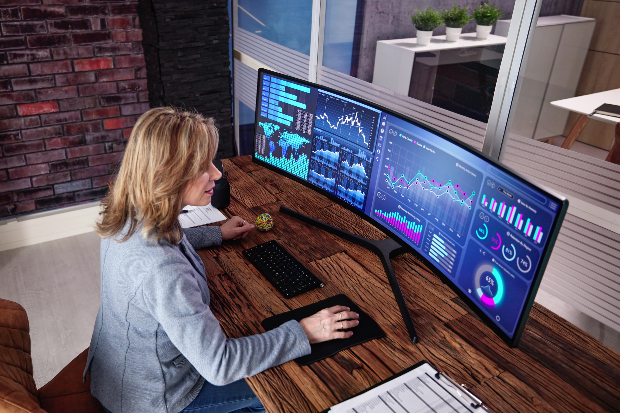 ultrawide monitor
